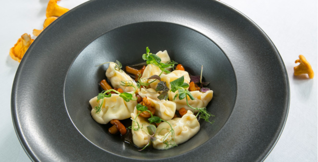 В «Балчуге» начался сезон лисичек