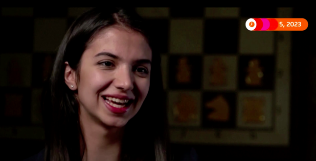 Иранская шахматистка, снявшая хиджаб, получила испанское гражданство