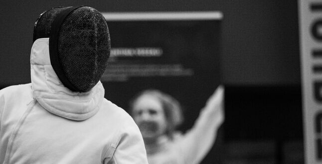 Украинская саблистка отказалась пожать руку россиянке после матча