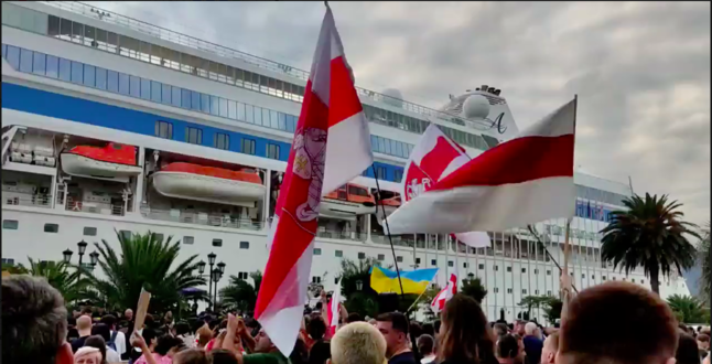 В Батуми прошла акция протеста против прибывших российских туристов