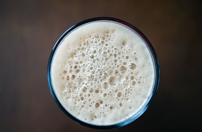 В Германии мужчина потушил пожар в авто с пассажирами c помощью восьми бутылок пива В Германии мужчина потушил пожар в авто с пассажирами c помощью восьми бутылок пива