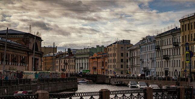 Туристический автобус загорелся в Петербурге