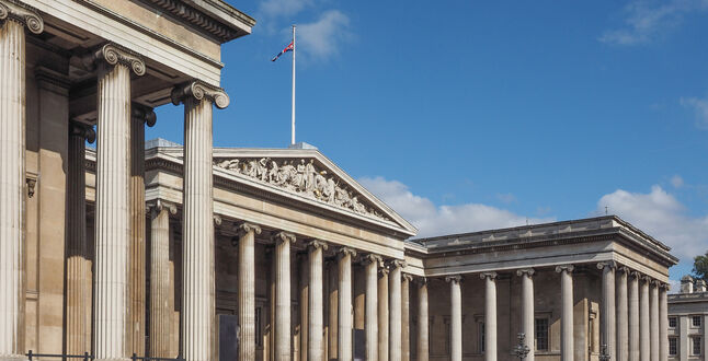 Директор Британского музея уходит в отставку после скандала с кражей экспонатов