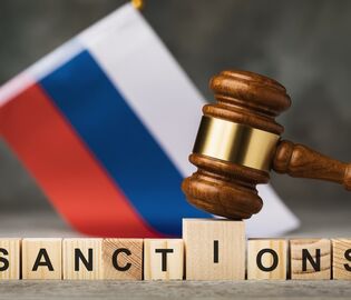 Суд в ЕС впервые решил снять санкции с бизнесмена из России