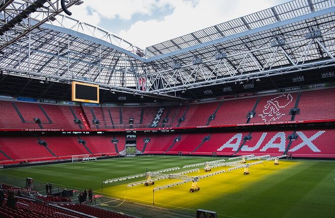 Футбольные фанаты из Нидерландов разгромили собственный стадион
