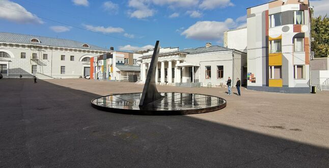 Во дворе Музея Москвы появился арт-объект 