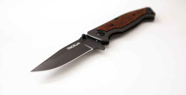 Во Франции преступник с ножом напал на школу