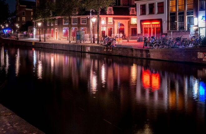 Работники секс-индустрии Амстердама вышли на акцию против переноса квартала красных фонарей
