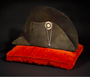 Шляпу Наполеона продали на аукционе за 1,9 млн евро