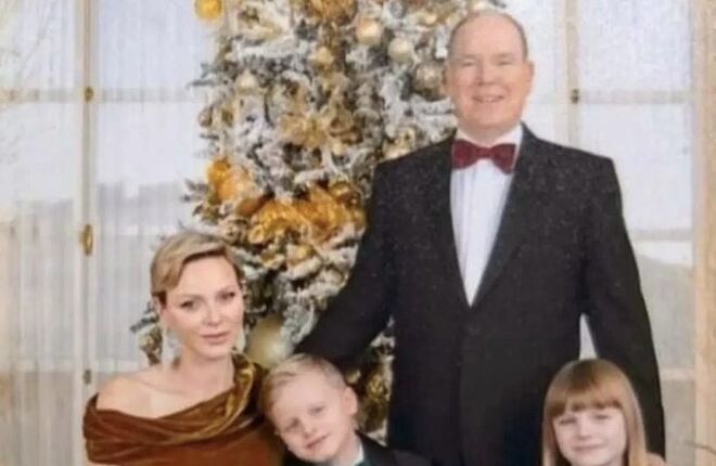 Княгиня Шарлен и князь Альбер II с детьми снялись для рождественской открытки