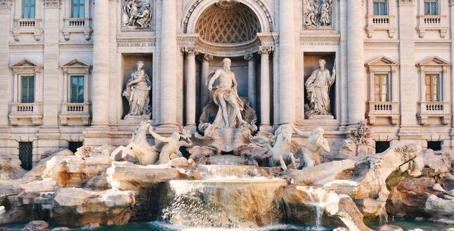 Римский фонтан Треви получил 1,6 миллиона евро от туристов