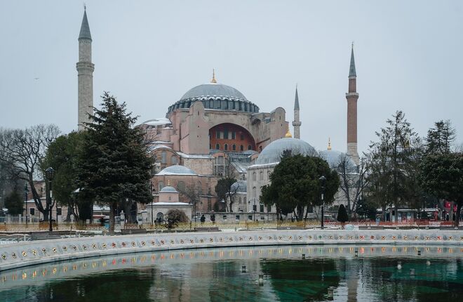 Вход в мечеть Айя-София стал платным Вход в мечеть Айя-София стал платным
