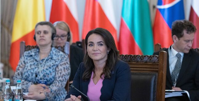 Президент Венгрии подала в отставку на фоне скандала 