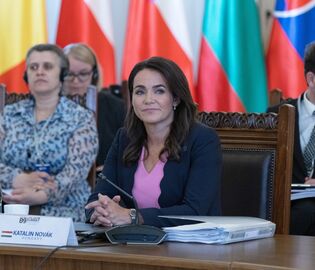 Президент Венгрии подала в отставку на фоне скандала 