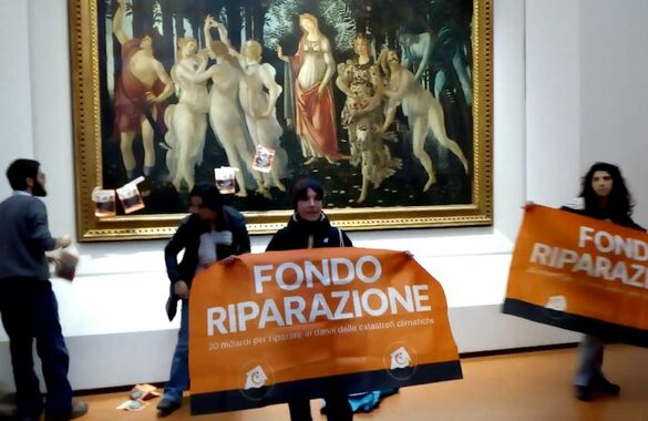Экоактивисты наклеили листовки на картину Боттичелли в Галерее Уффици