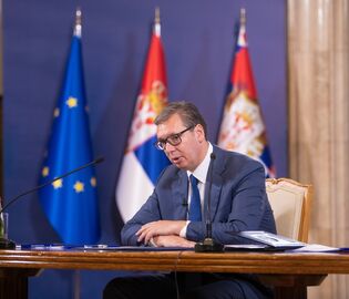 Президент Сербии предупредил о тяжелых днях для страны