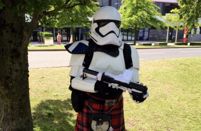 В Шотландии задержали мужчину в костюме штурмовика из «Звездных войн»