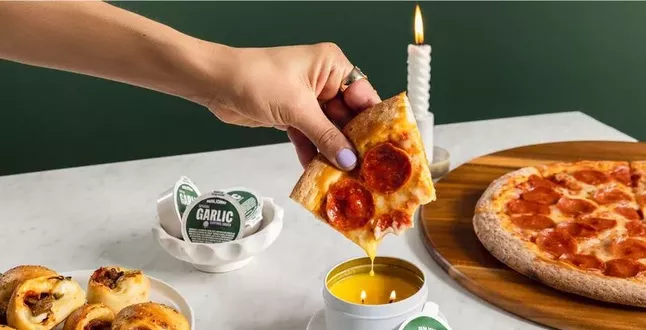 В Британии «Папа Джонс» выпустит свечку с чесночным соусом