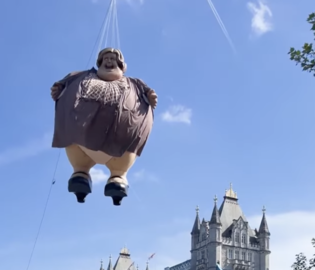В Лондоне подняли в воздух фигуру героини «Гарри Поттера»