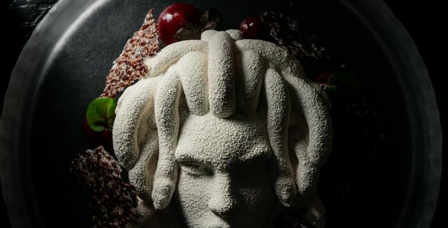 В московском ресторане появился десерт в виде Медузы Горгоны