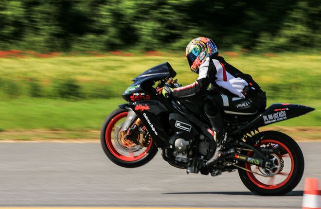 Президент Чехии госпитализирован после падения с мотоцикла Президент Чехии госпитализирован после падения с мотоцикла