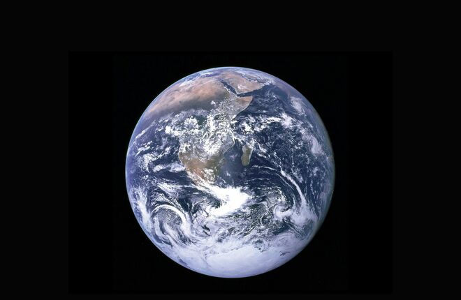 Британцы сбросили чемодан из космоса, чтобы проверить его прочность Британцы сбросили чемодан из космоса, чтобы проверить его прочность