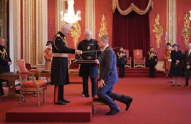 Кристофера Нолана посвятили в рыцари