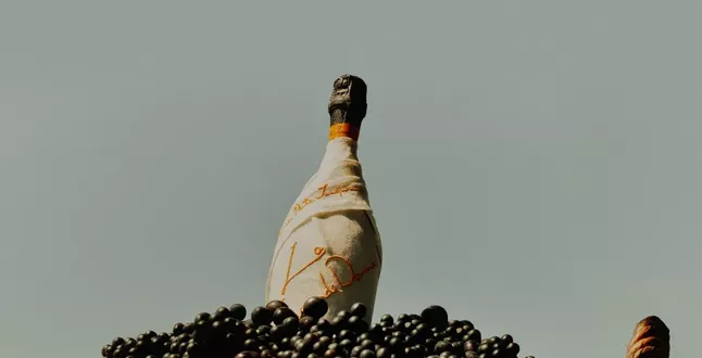 Дом Veuve Clicquot запустил коллаборацию с брендом Jacquemus