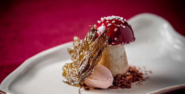 Ресторан InOut Bistro и дизайн-отель «СтандАрт» представили совместный десерт