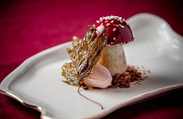 Ресторан InOut Bistro и дизайн-отель «СтандАрт» представили совместный десерт