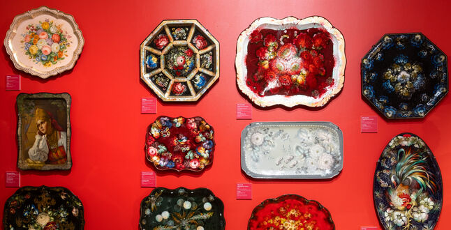 В Царицыно открылась выставка жостовских подносов