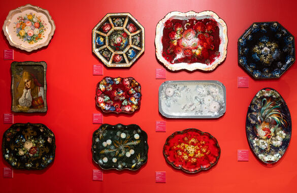 В Царицыно открылась выставка жостовских подносов