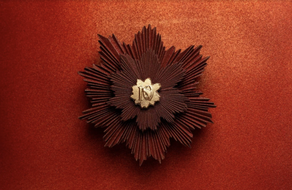 Шеф-кондитер La Réserve Paris - Hotel and Spa представил рождественское полено в виде звезды