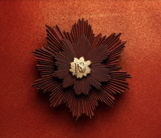 Шеф-кондитер La Réserve Paris - Hotel and Spa представил рождественское полено в виде звезды Шеф-кондитер La Réserve Paris - Hotel and Spa представил рождественское полено в виде звезды