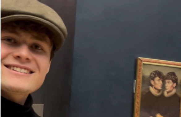 Бельгийские пранкеры повесили в Лувре свою картину