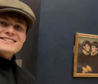 Бельгийские пранкеры повесили в Лувре свою картину Бельгийские пранкеры повесили в Лувре свою картину