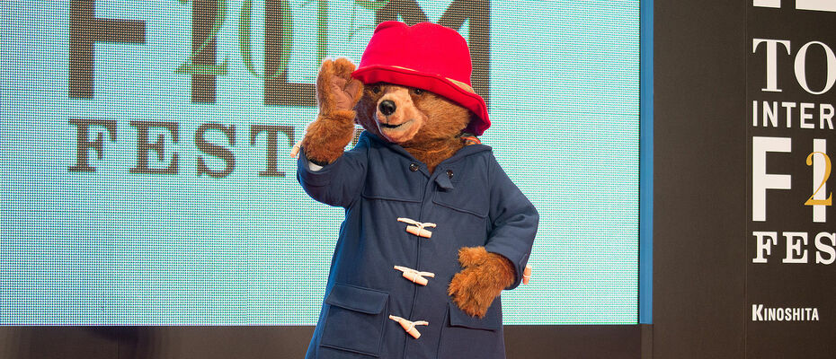 Мишка Паддингтон стал приглашенным редактором Vogue