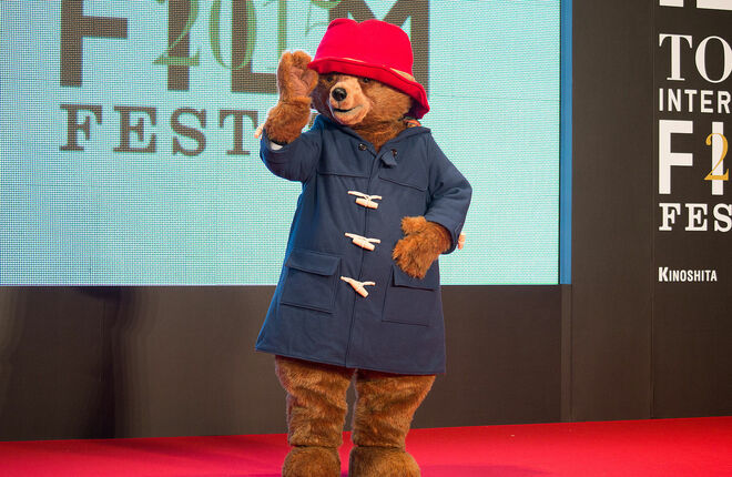 Мишка Паддингтон стал приглашенным редактором Vogue