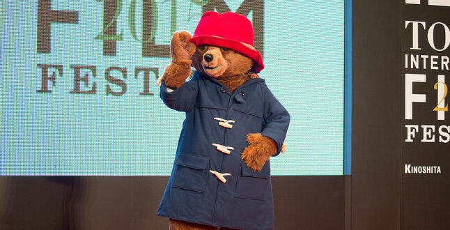 Мишка Паддингтон стал приглашенным редактором Vogue