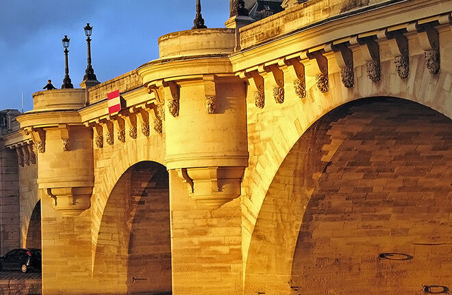 Художник обернет мост в Париже тканью