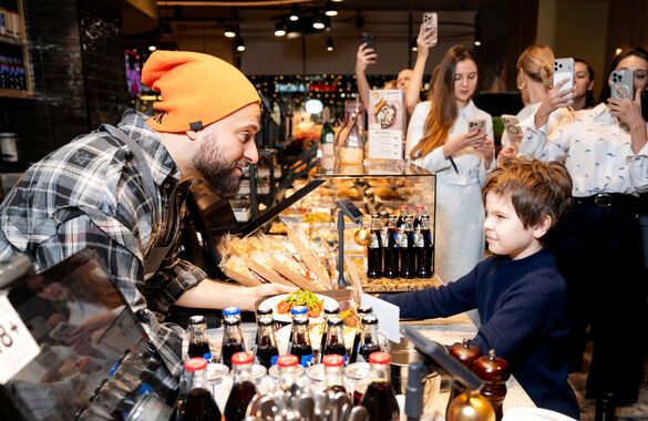 В сети кулинарных лавок появились благотворительные сеты