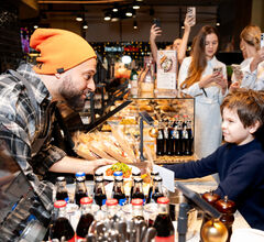 В сети кулинарных лавок появились благотворительные сеты