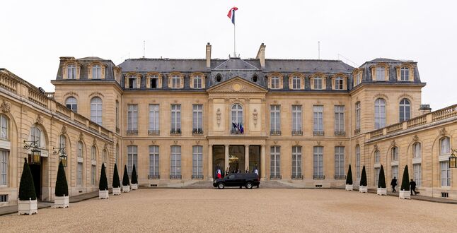 Сотрудника Елисейского дворца осудили за кражу столового серебра