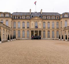 Сотрудника Елисейского дворца осудили за кражу столового серебра