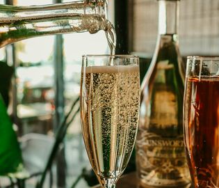 Названы страны, в которых больше всего пьют просекко