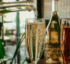 Названы страны, в которых больше всего пьют просекко