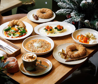 В городах России проходит фестиваль завтраков: что попробовать до начала февраля