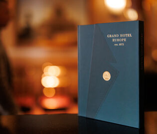 Вышла книга об истории «Гранд Отеля Европа» Вышла книга об истории «Гранд Отеля Европа»