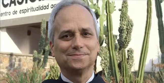 Папа римский призвал отказаться от ИИ при подготовке проповедей