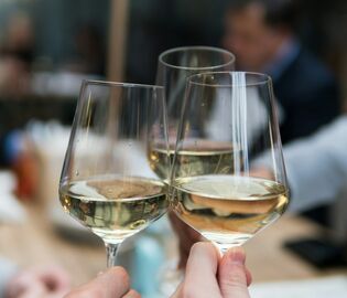 Названы лучшие винодельни России